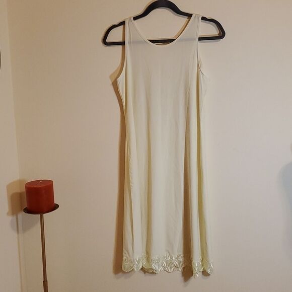 Vintage pale yellow nightie size Small - Picture 5 of 8